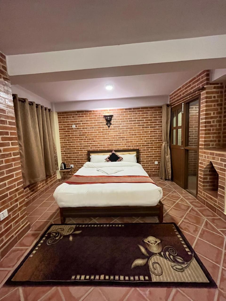Hotel Durbar Side บักตะปูร์ ภายนอก รูปภาพ