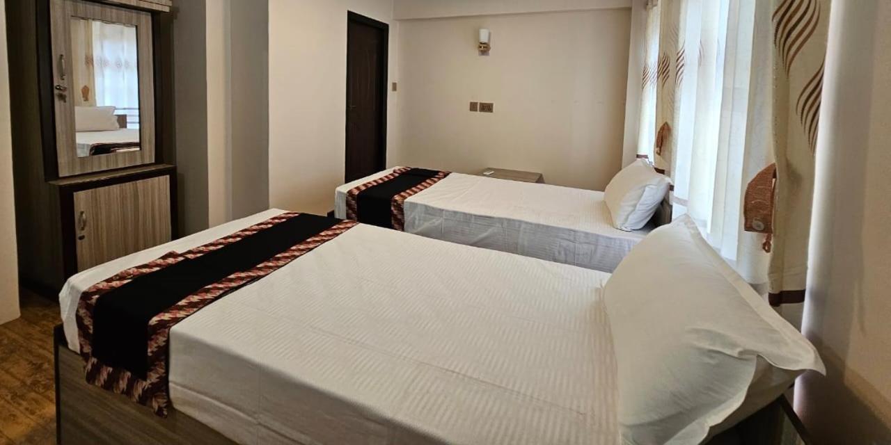 Hotel Durbar Side บักตะปูร์ ภายนอก รูปภาพ